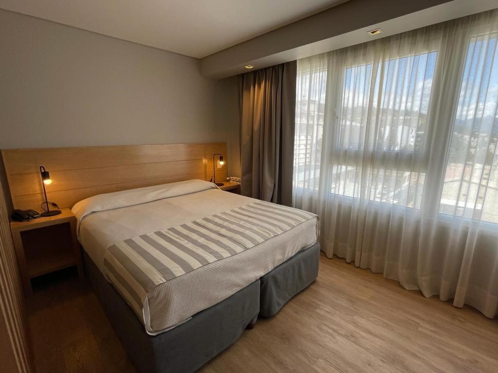 Hotel Ayres Del Nahuel Сан Карлос де Барилоче Екстериор снимка